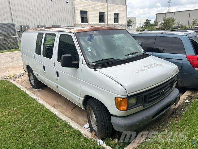 Ford E-150 Carrinhas de caixa fechada