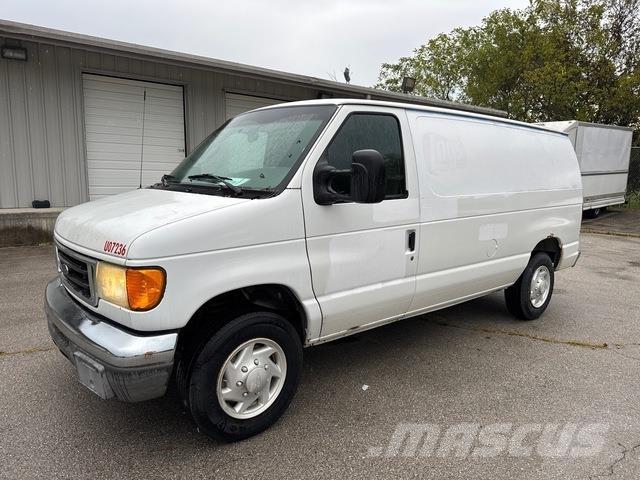 Ford E-150 Carrinhas de caixa fechada