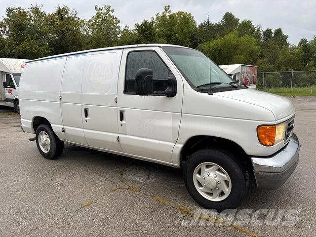 Ford E-150 Carrinhas de caixa fechada