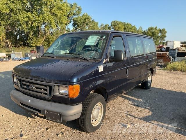 Ford E-150 XL Automóvel