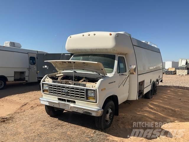 Ford E-350 Carrinhas de caixa fechada