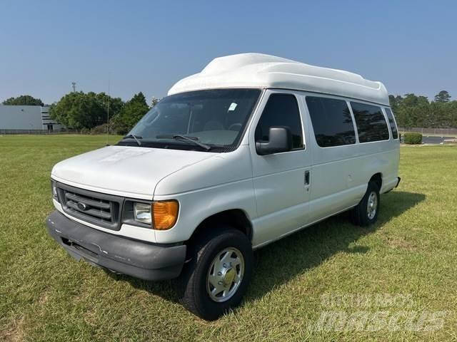 Ford E-350 Automóvel