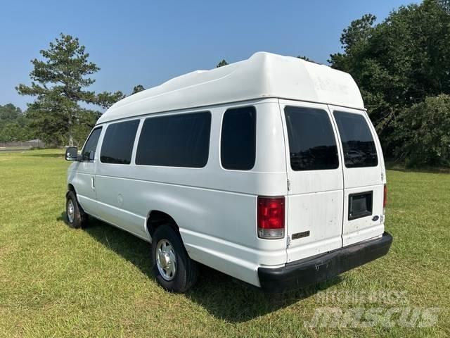 Ford E-350 Automóvel