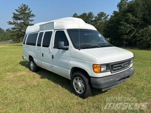 Ford E-350 Automóvel