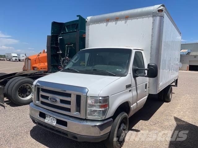 Ford E-350 Caminhões de caixa fechada