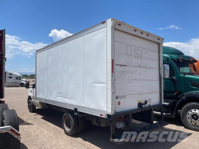 Ford E-350 Caminhões de caixa fechada