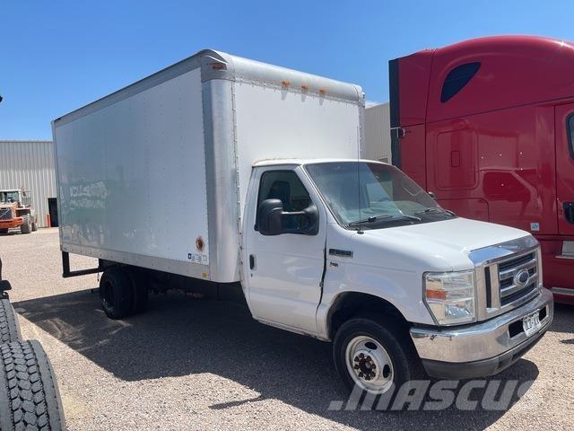 Ford E-350 Caminhões de caixa fechada