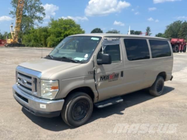 Ford E-350 Automóvel