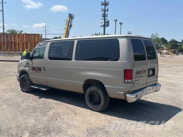 Ford E-350 Automóvel