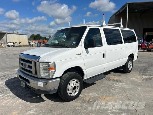 Ford E-350 Automóvel