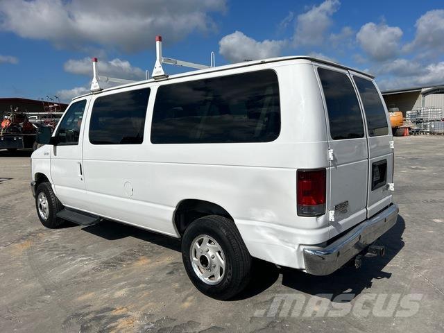 Ford E-350 Automóvel