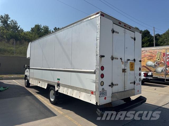 Ford E-350 Carrinhas de caixa fechada