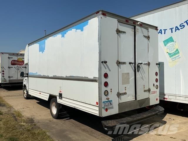 Ford E-350 Caminhões de caixa fechada