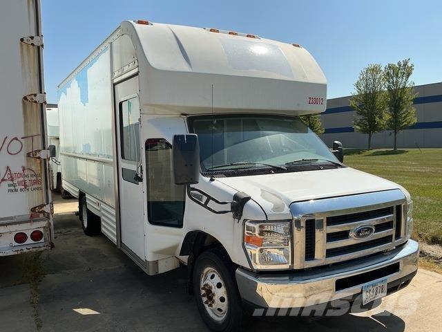 Ford E-350 Caminhões de caixa fechada