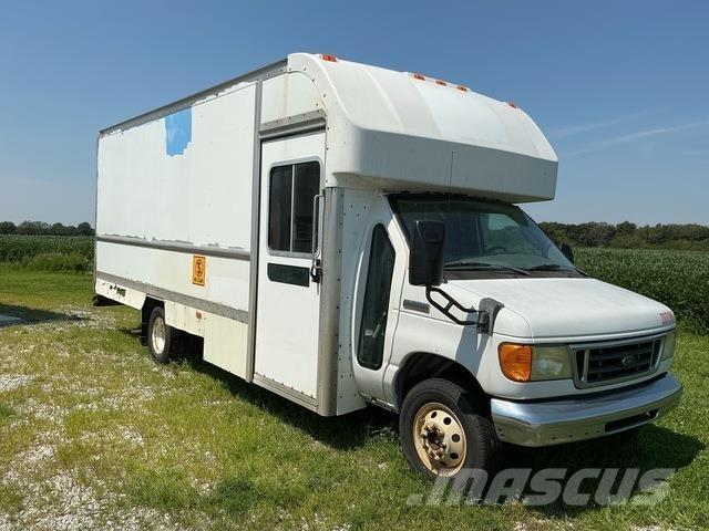 Ford E-350 Carrinhas de caixa fechada