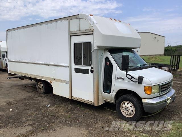 Ford E-350 Caixa fechada