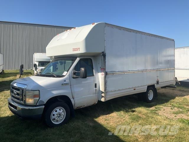 Ford E-350 Caminhões de caixa fechada