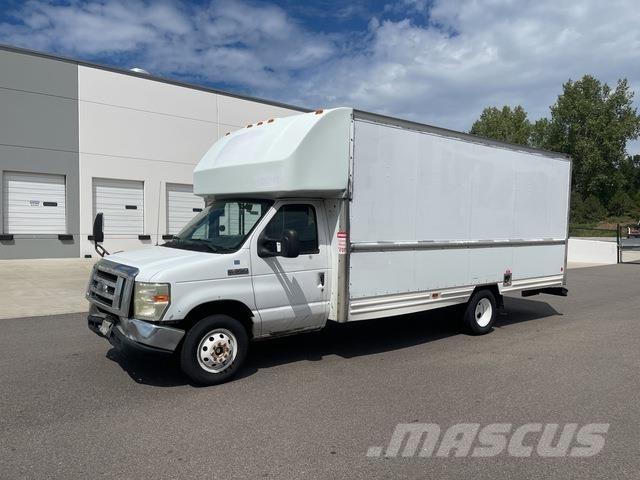Ford E-350 Caminhões de caixa fechada