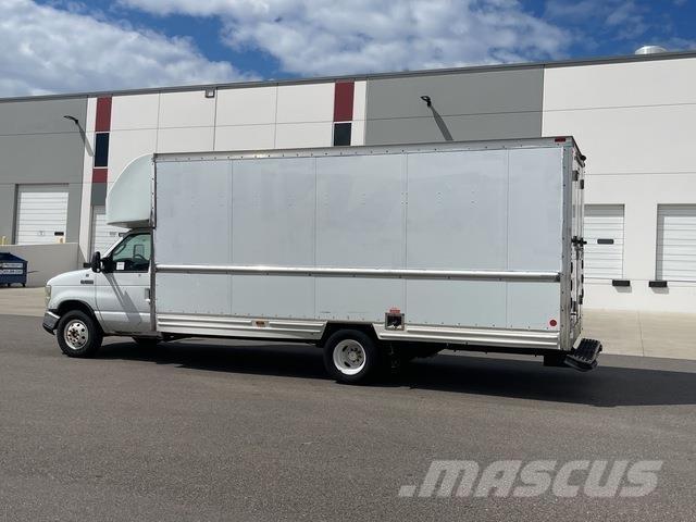 Ford E-350 Caminhões de caixa fechada