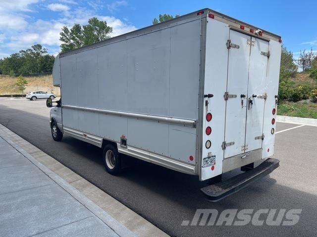 Ford E-350 Caminhões de caixa fechada