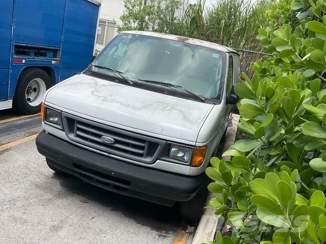 Ford E-350 Carrinhas de caixa fechada
