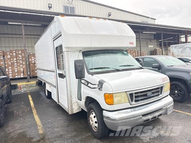 Ford E-350 Caixa fechada
