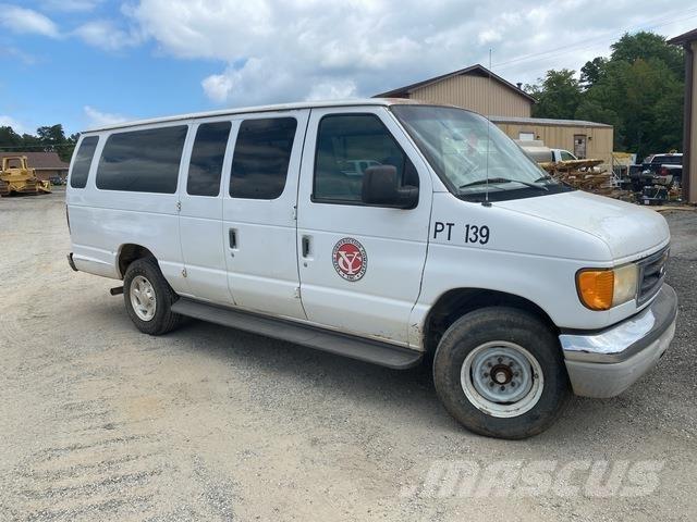 Ford E-350 Automóvel