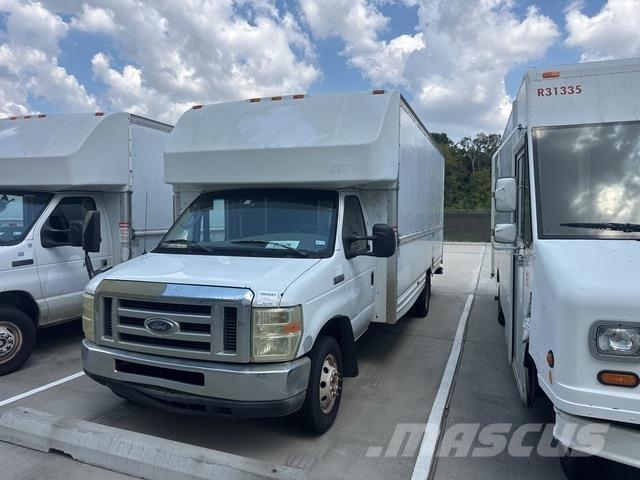 Ford E-350 Caixa fechada