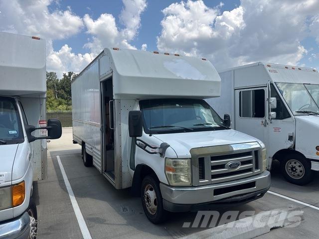 Ford E-350 Caixa fechada