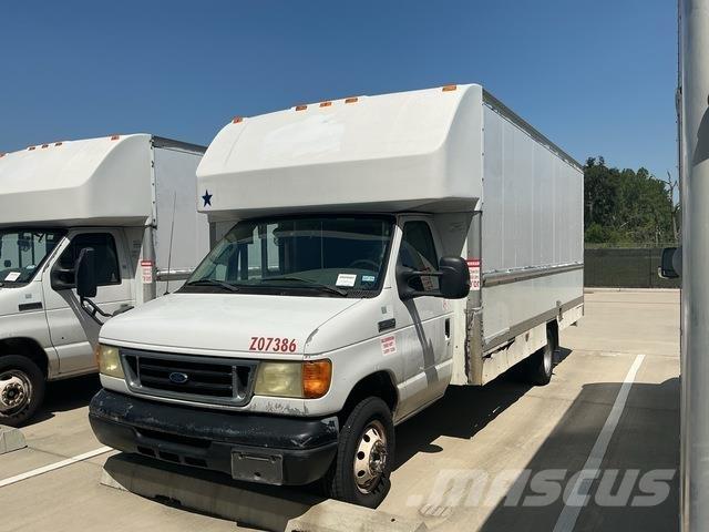 Ford E-350 Caixa fechada