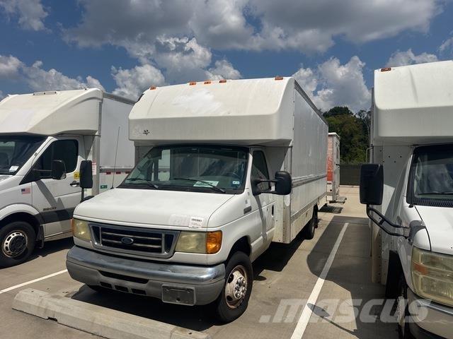 Ford E-350 Caixa fechada