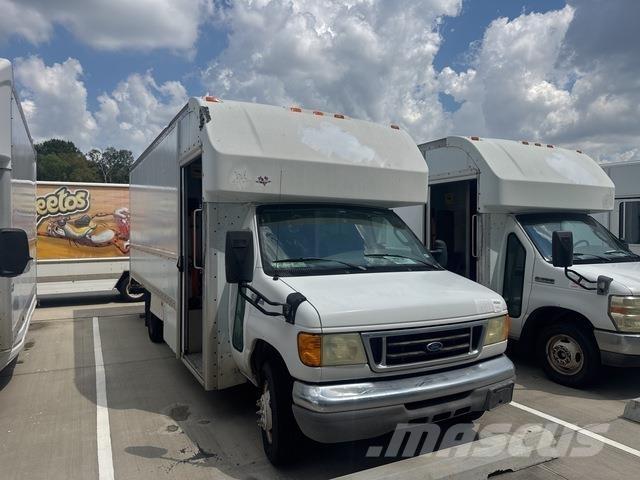 Ford E-350 Caixa fechada