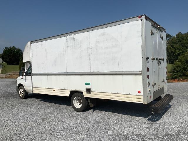 Ford E-350 Caminhões de caixa fechada