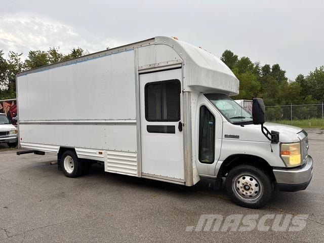 Ford E-350 Carrinhas de caixa fechada
