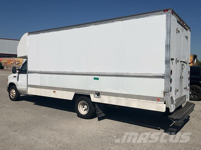 Ford E-350 Caminhões de caixa fechada