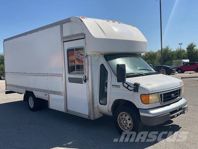 Ford E-350 Caminhões de caixa fechada