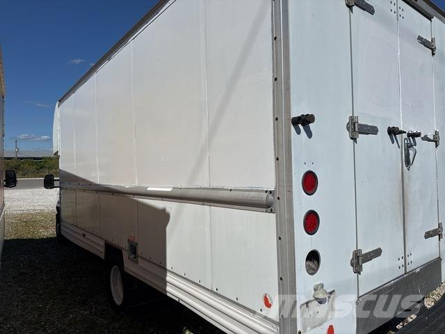 Ford E-350 Caixa fechada