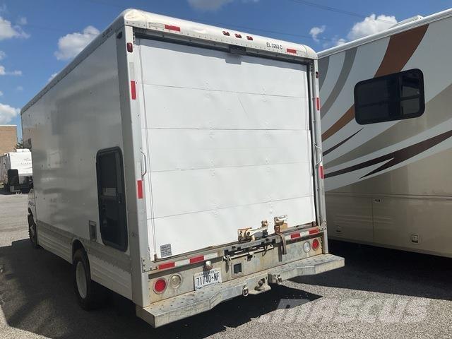 Ford E-450 Caminhões de caixa fechada