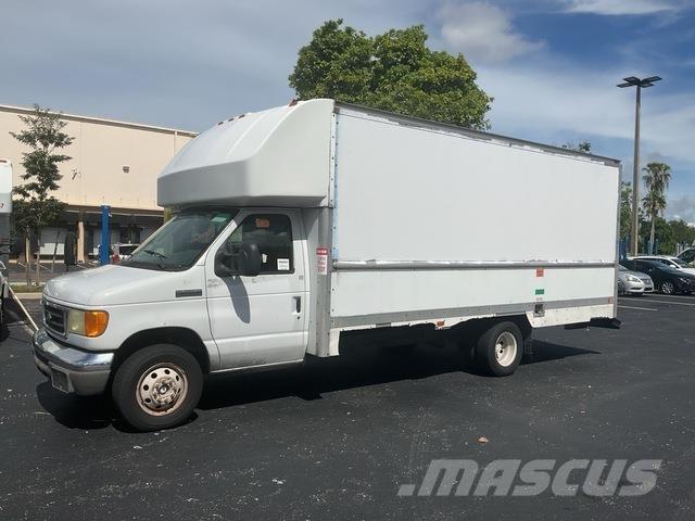 Ford E350 Caminhões de caixa fechada
