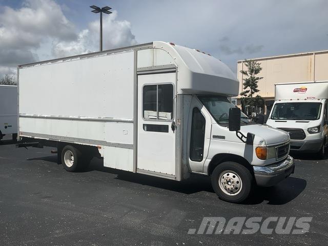 Ford E350 Caminhões de caixa fechada