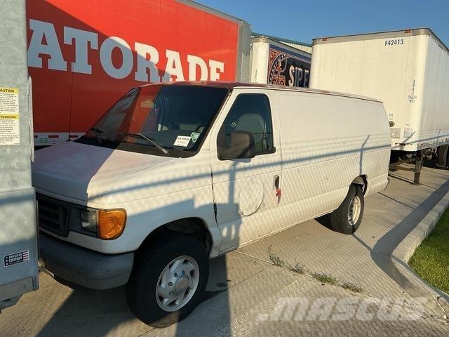 Ford E350 Caminhões de caixa fechada