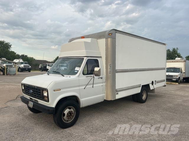 Ford E350 Caminhões de caixa fechada