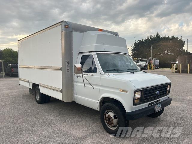 Ford E350 Caminhões de caixa fechada
