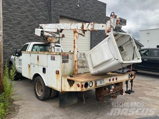 Ford F-450 Plataformas aéreas montadas em camião