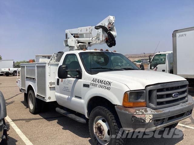 Ford F-450 Plataformas aéreas montadas em camião