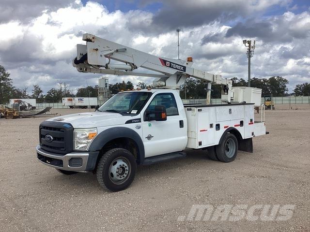 Ford F-550 Plataformas aéreas montadas em camião