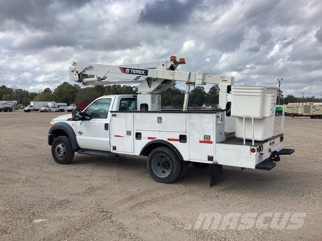 Ford F-550 Plataformas aéreas montadas em camião