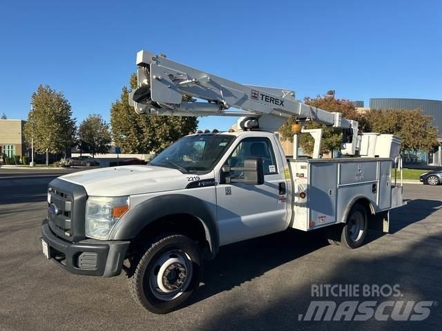 Ford F-550 Plataformas aéreas montadas em camião