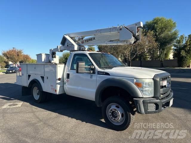Ford F-550 Plataformas aéreas montadas em camião