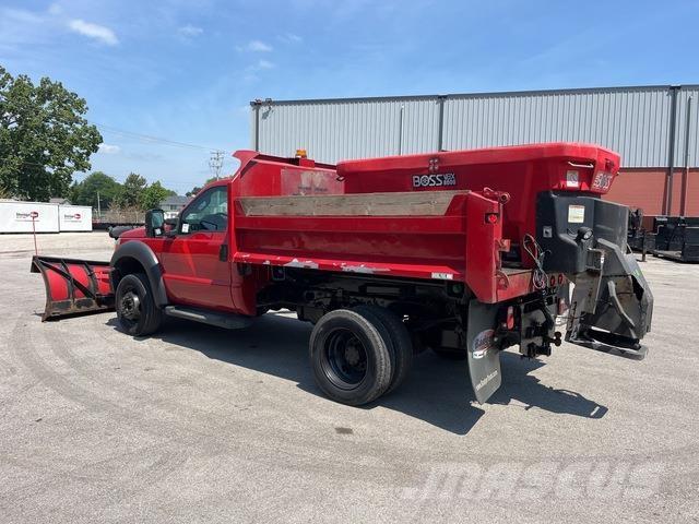 Ford F-550 Lâminas de neve e arados